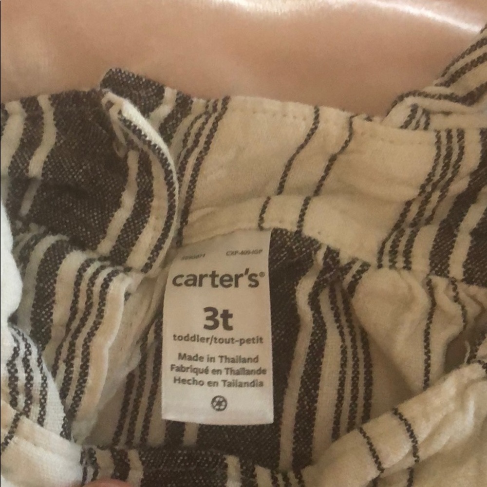 Carter’s two piece set. Blouse and shorts. Size 3T - Picture 6 of 7